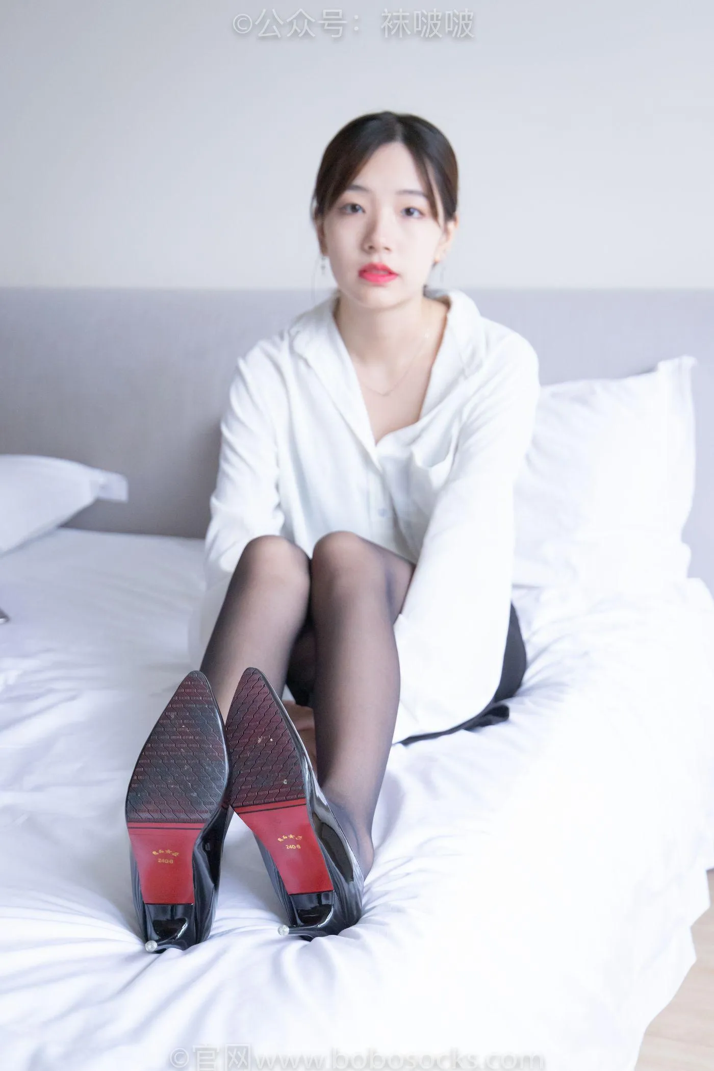 [BoBoSocks袜啵啵]NO.017 小甜豆-OL制服、高跟鞋、黑丝 [131P]插图9